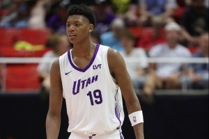 连场缺席！贝利由于髋屈肌酸痛缺席今日比赛！